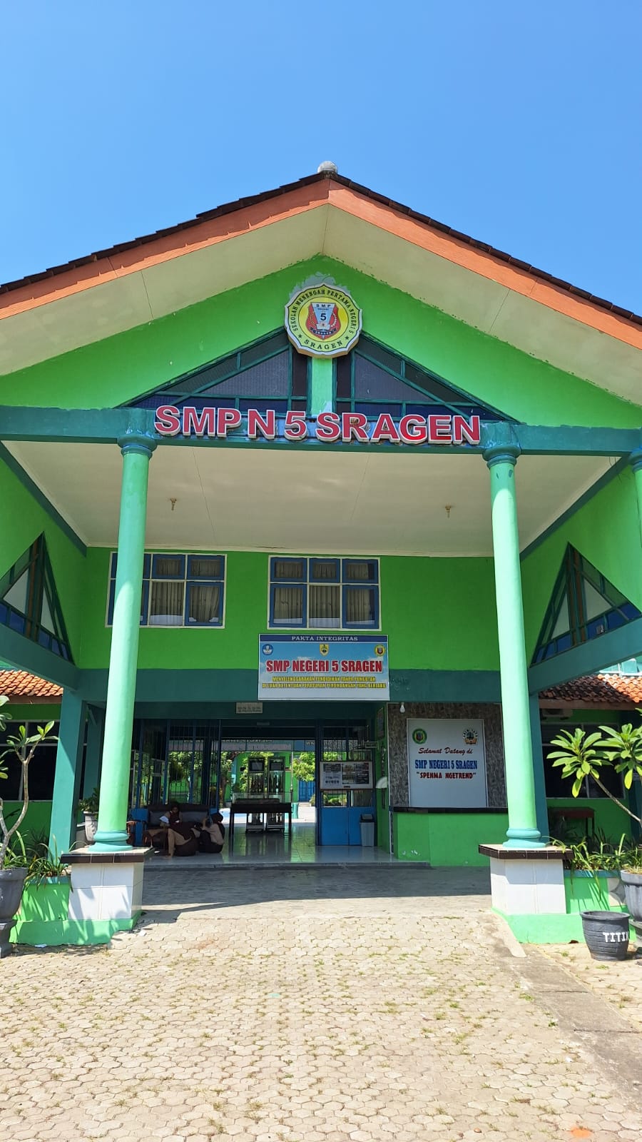 Gedung depan SMP Negeri 5 Sragen